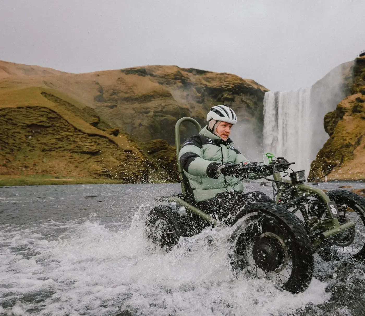 ExoQuad traversant un cours d'eau